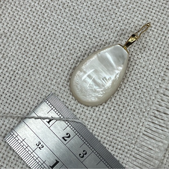 Genuine Vintage 14k Gold Mother-of-Pearl Teardrop Pendant, 7.1g, Stamped 14K - Picture 17 of 17